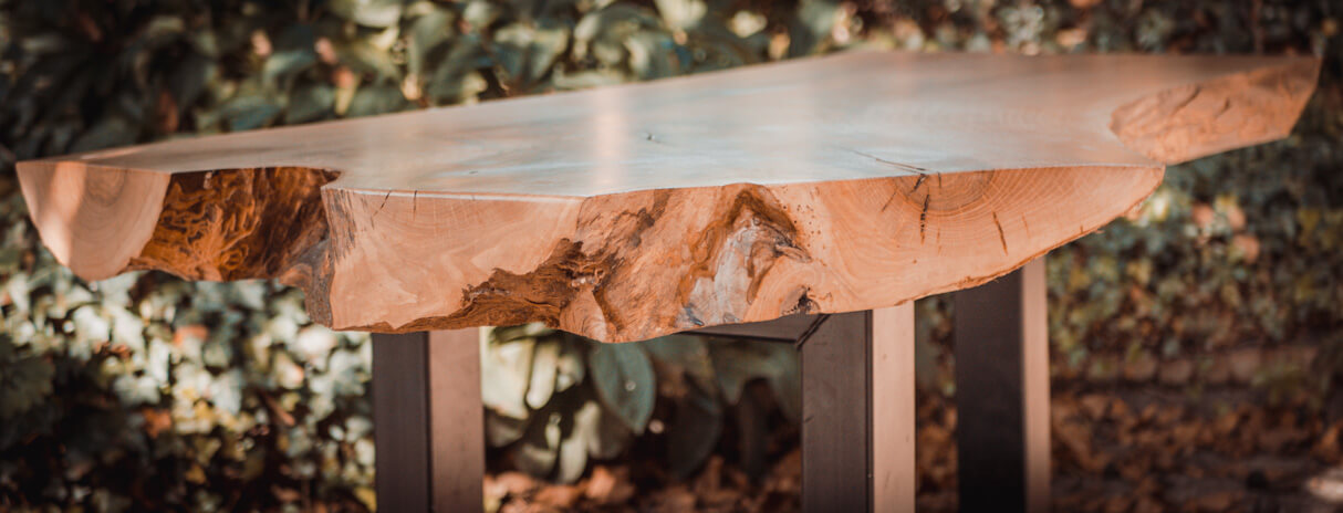 Schuurmannen-producten-meubelmakerij-boomstamtafel https://www.deschuurmannen.nl/wp-content/uploads/2018/10/Schuurmannen-producten-meubelmakerij-boomstamtafel.jpg