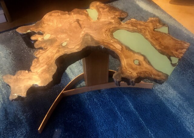 ingekleurde olijfhouten bijzettafel