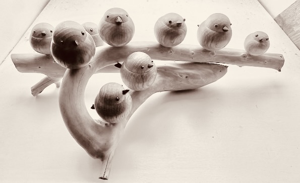 Elk (houten) vogeltje zingt zoals het gebekt is